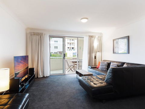 Seashells, 1,21-23 Magnus Street - Unit With Air Con, Wi-fi, Complex Pool And Lift - Accommodation Georgetown 1