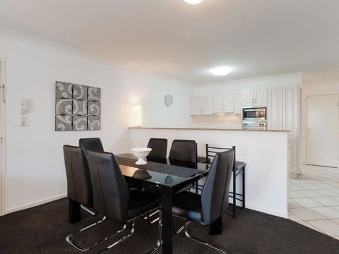 Seashells, 1,21-23 Magnus Street - Unit With Air Con, Wi-fi, Complex Pool And Lift - Accommodation Georgetown 2