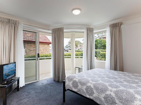 Seashells, 1,21-23 Magnus Street - Unit With Air Con, Wi-fi, Complex Pool And Lift - Accommodation Georgetown 3