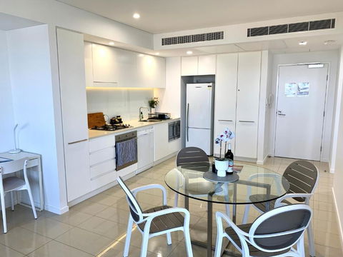 Serenity Peary - Executive 1brm At Darwin Waterfront With Sea Views - Accommodation Georgetown 3
