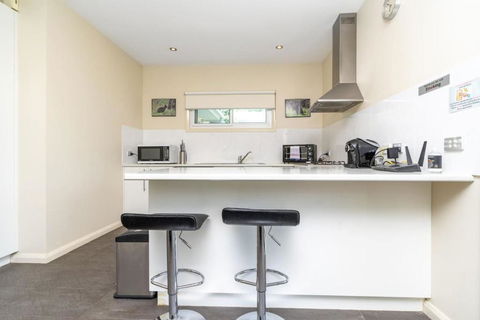 Serene 2BR House Near The Heart Of Kingston - Accommodation Georgetown 0