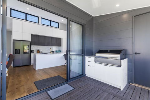 Shiraz At Marks Point Lovely 2-Bed Villa - Accommodation Georgetown 1