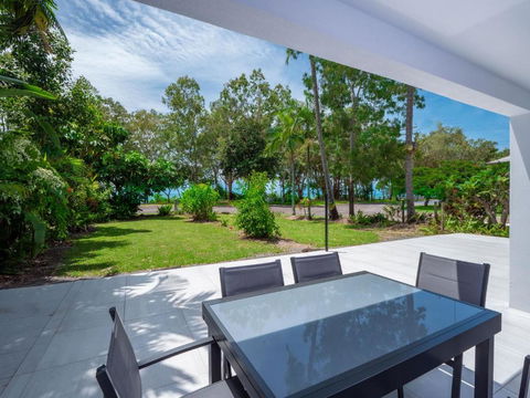 Serene 2BR Beachfront Getaway On The Esplanade - Accommodation Georgetown 0