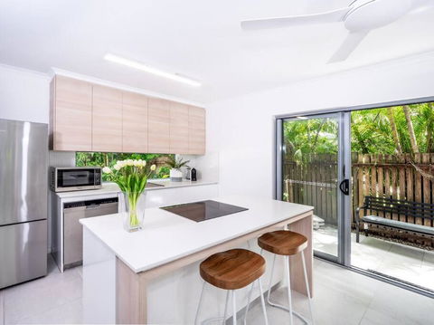 Serene 2BR Beachfront Getaway On The Esplanade - Accommodation Georgetown 1