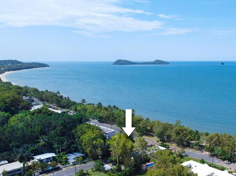 Serene 2BR Beachfront Getaway On The Esplanade - Accommodation Georgetown 3