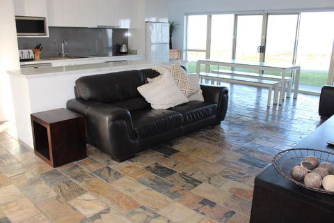 Seascape At Boomer 2 Ocean Rd Port Elliot - No Linen Included - Accommodation Georgetown 1