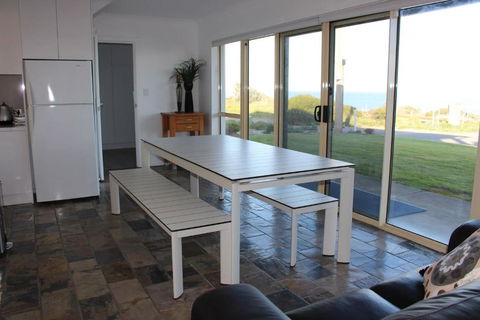 Seascape At Boomer 2 Ocean Rd Port Elliot - No Linen Included - Accommodation Georgetown 3