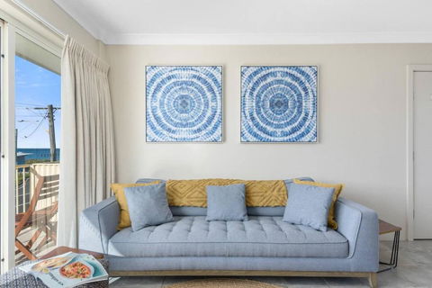 Seaside Escape - Stunning Vistas Over Towradgi Beach - Accommodation Georgetown 2
