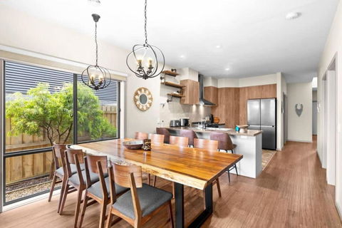 Seaside Retreat - Steps From Surf And Cafes - Accommodation Georgetown 2