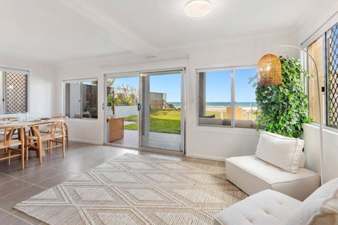 Seaside Serenity Exclusive Beachfront Escape - Accommodation Georgetown 2