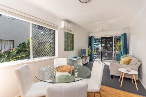 Seawest 1 - Entrance Harbour Street - Accommodation Georgetown 2