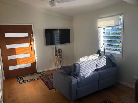 Self Contained Apartment, Queen Bed, Own Deck & Great Views - Accommodation Georgetown 3