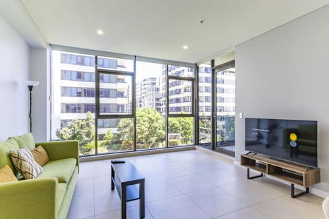 Serene 2B With Garden Views And Parking In Mascot - Accommodation Georgetown 0
