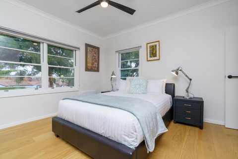 Serene 3BR Haven In Ainslie - Ideal Getaway - Accommodation Georgetown 2