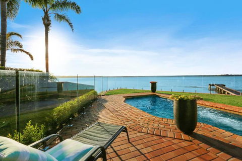 Serene 5 BDRM Villa With Pool - Accommodation Georgetown 0