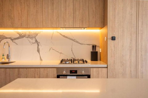Serene Hinterland Views From The Star - One Bedroom Luxe Apartment On The Star Residence - Accommodation Georgetown 2