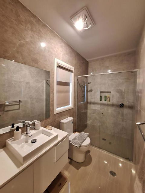 Serene Holiday Home-4 Bedroom Ensuite Home - Accommodation Georgetown 3
