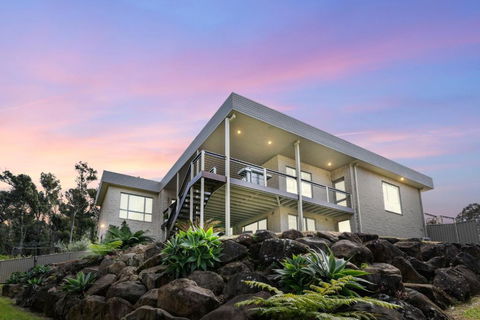 Serene Luxury Retreat On Malua Bay - Accommodation Georgetown 0