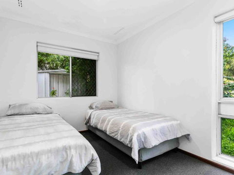 Serene Stay 2br, Sleeps 4, River & Beach Close - Accommodation Georgetown 3