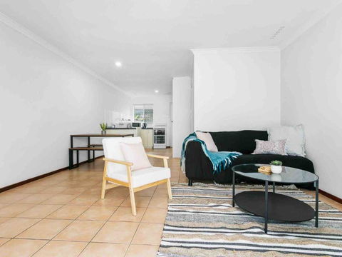 Serene Stay 2br, Sleeps 4, River & Beach Close - Accommodation Georgetown 0