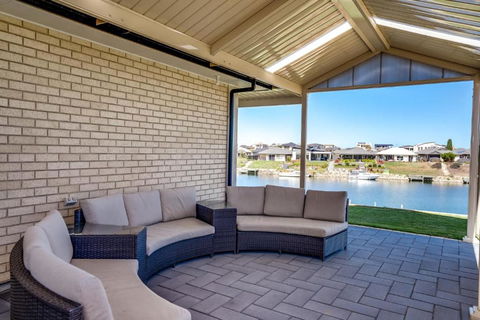 Serenity 24 Tyro Pde Hindmarsh Island - No Linen Included - Accommodation Georgetown 1