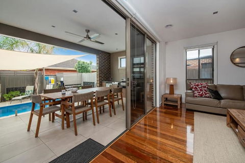 Serenity On Seaview Heated Pool Walk To Beach - Accommodation Georgetown 3