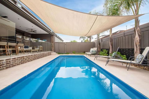 Serenity On Seaview Heated Pool Walk To Beach - Accommodation Georgetown 0