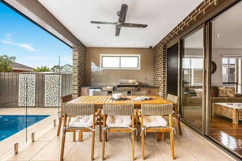Serenity On Seaview Heated Pool Walk To Beach - Accommodation Georgetown 2