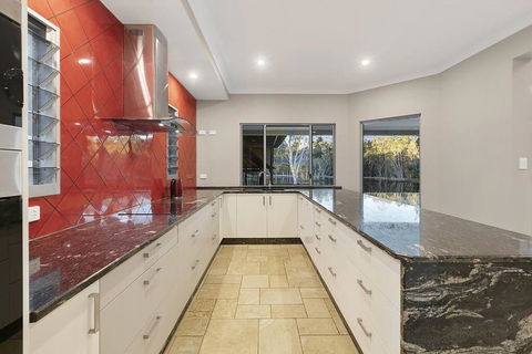 Serenity, Sprawling Home Surrounded By Acreage - Accommodation Georgetown 2