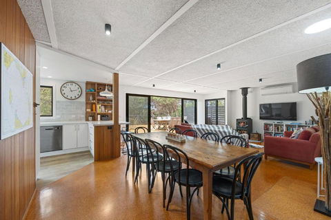 Shangri La - Surf Parade - Beachfront - Accommodation Georgetown 1