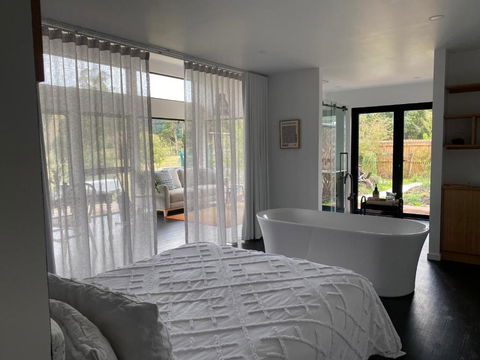 Shibui Lilydale Luxury Romance - Accommodation Georgetown 1