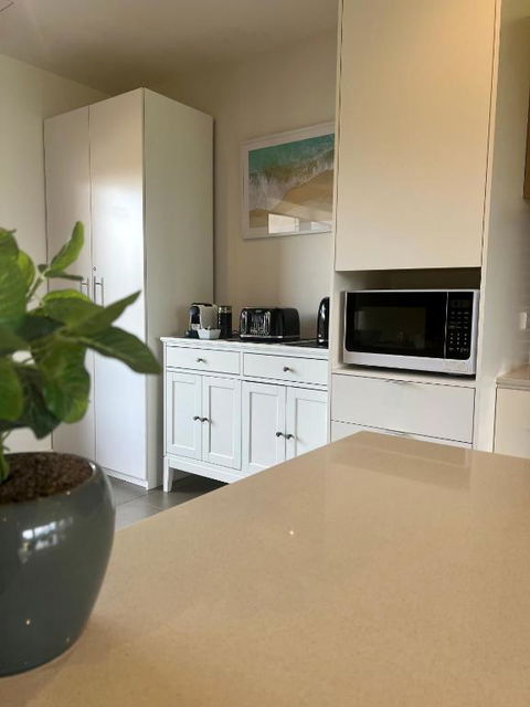 Shore Place 3 Br Serenity - Golf Course Views - Free Parking - Accommodation Georgetown 1