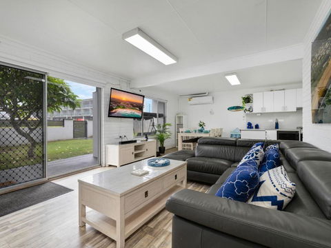 Skyes Beach House Malua Bay - Downstairs Only - The Escape - Accommodation Georgetown 3