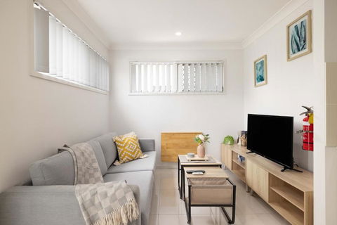 Smart Suites Self Check-in Apartments - Freney Park - Accommodation Georgetown 3