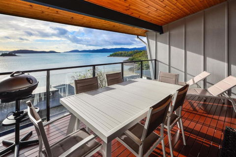 Shorelines 31 Renovated Upmarket Two Bedroom Apartment With Ocean Views And Buggy - Accommodation Georgetown 1