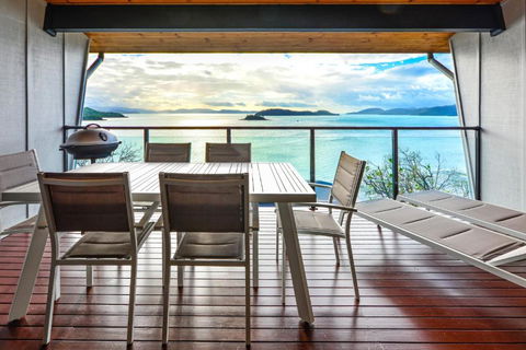 Shorelines 31 Renovated Upmarket Two Bedroom Apartment With Ocean Views And Buggy - Accommodation Georgetown 0