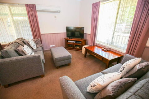 Silver Birches Holiday Village - Unit 7 - Accommodation Georgetown 1