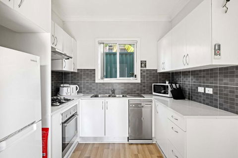 Single Room - Quaint Spot In Marayong - Centrally Located - Shared Bathroom - Accommodation Georgetown 3