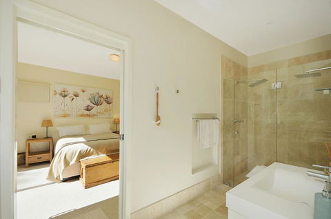 Situated On Escarpment Walks W Late Checkout & Parking - Accommodation Georgetown 2