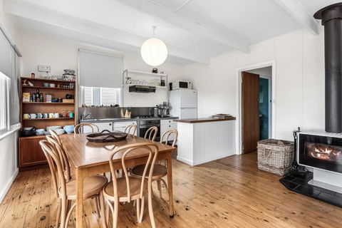 Skenes Creek Beach Retreat Free Wi-Fi Ocean Views. - Accommodation Georgetown 1