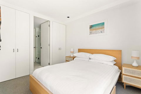 Sleek 2-Bed Apt Metres To Beach - Accommodation Georgetown 2