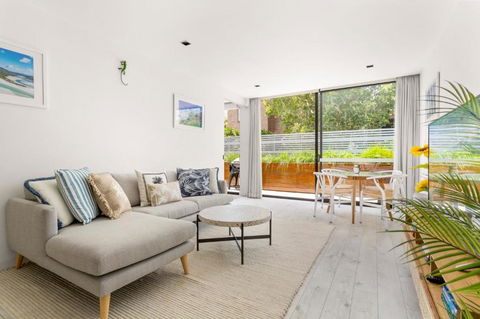 Sleek 2-Bed Apt Metres To Beach - Accommodation Georgetown 0