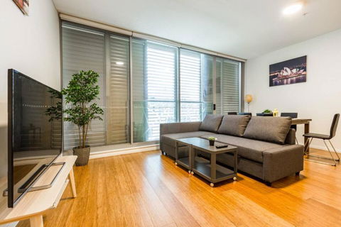 Sleek Chinatown Pad In The Heart Of The CBD - Accommodation Georgetown 1