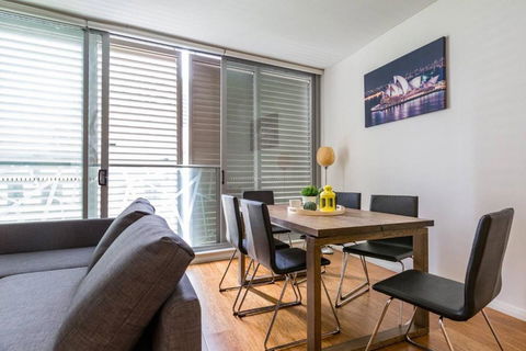 Sleek Chinatown Pad In The Heart Of The CBD - Accommodation Georgetown 3