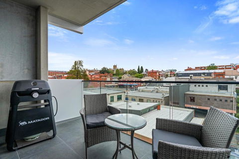 Sleek City Pad With A Garden Rooftop - Accommodation Georgetown 2