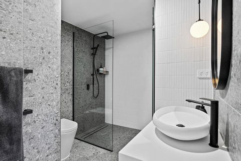 Sleek City Pad With A Garden Rooftop - Accommodation Georgetown 3