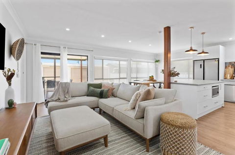 Sip And Soak Up Summer In The Hunter - Accommodation Georgetown 0