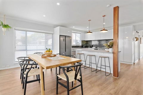 Sip And Soak Up Summer In The Hunter - Accommodation Georgetown 1