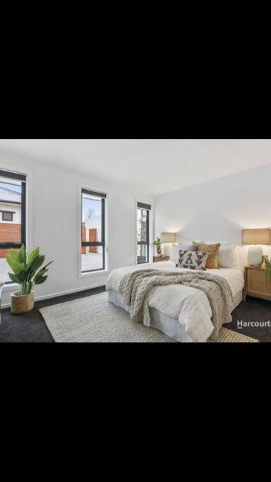 Spacious House Close To Hobart CBD WiFi And New Sony QLED Smart TV - Accommodation Georgetown 2
