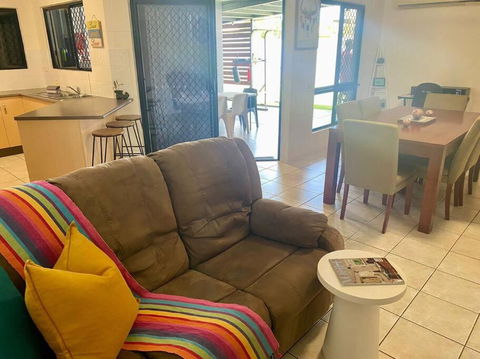 Spacious Retreat On Brenton In Tropical North Queensland - Accommodation Georgetown 3